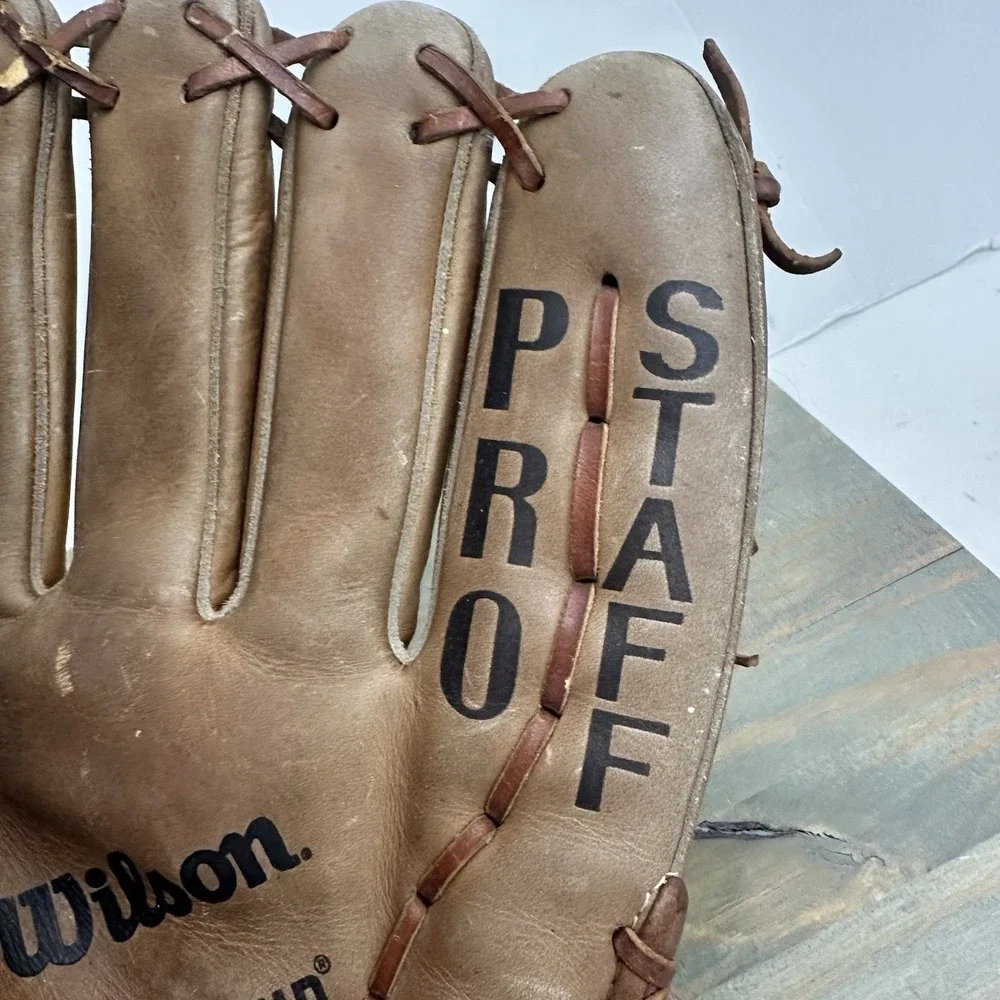 Wilson PRO STAFF Right Hand Throw Baseball Glove A2200 Centerfold JAPAN Adult Sz